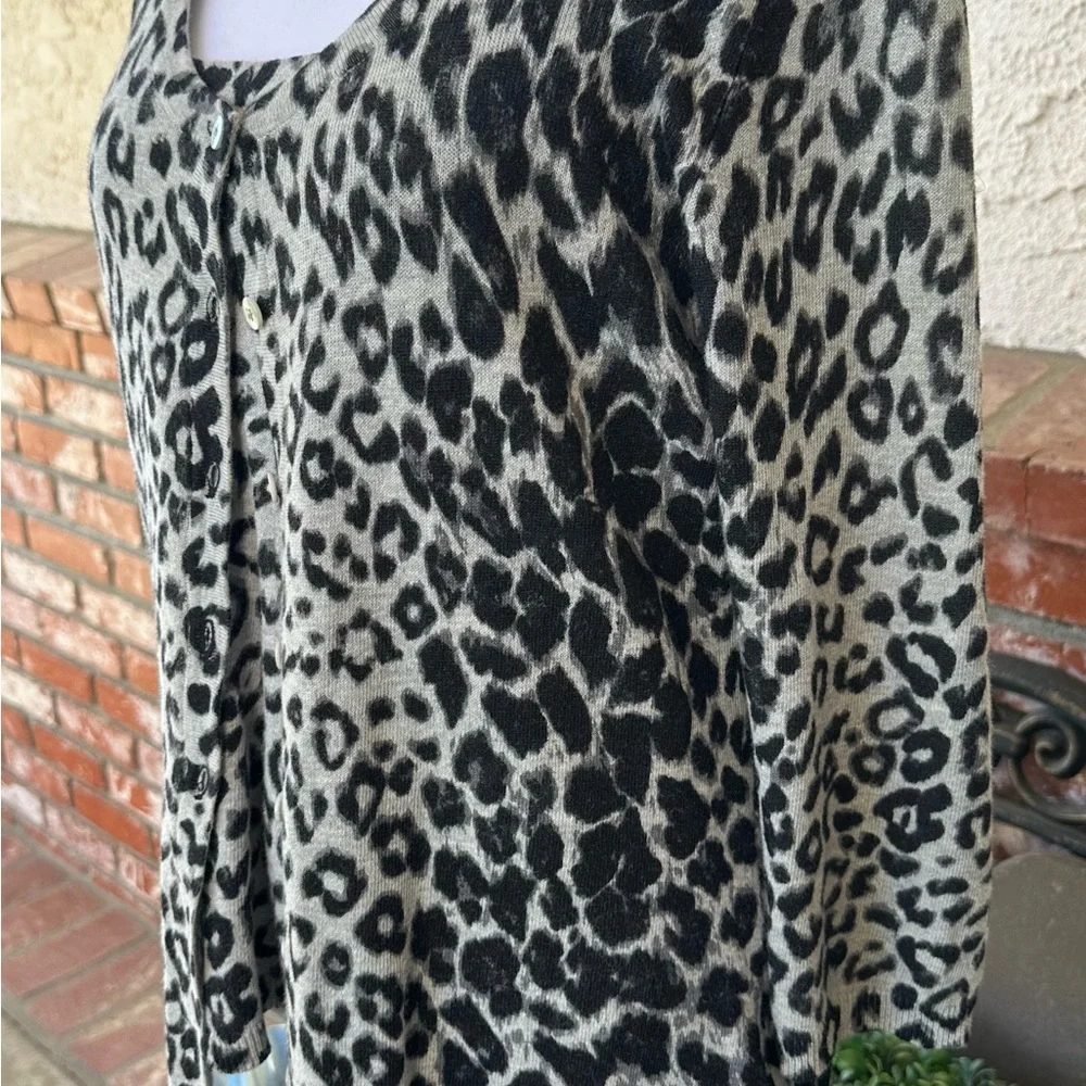 New York & Company Cardigan & Tank Sweater Set; Black & Gray Leopard; Sz Medium - Picture 5 of 16